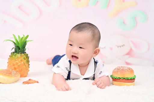 和县宝宝在妈妈肚子里